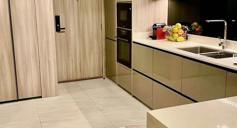 Condo en alquiler de 3 habitaciones en Watthana, Bangkok