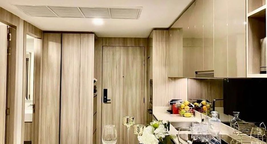 Condo en alquiler de 3 habitaciones en Watthana, Bangkok