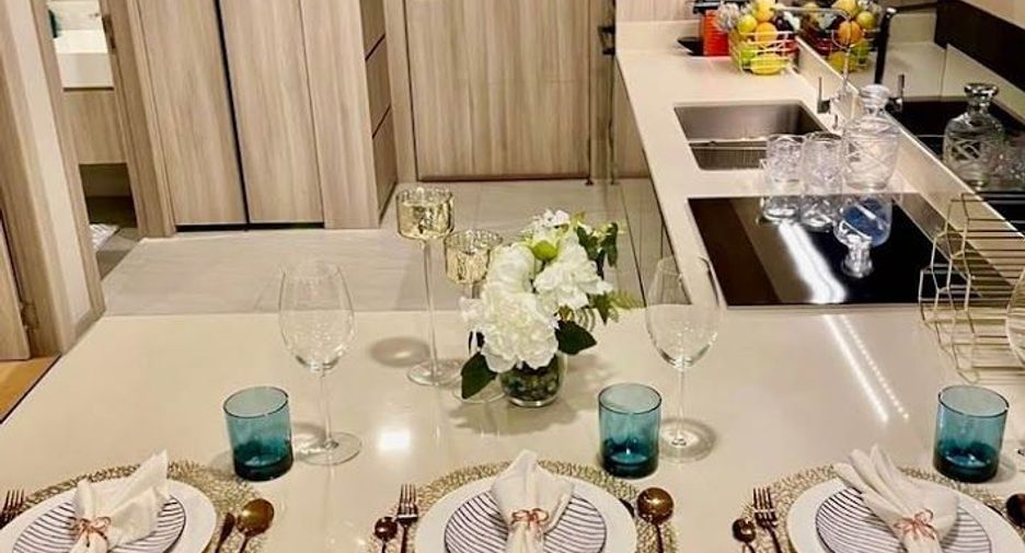Condo en alquiler de 3 habitaciones en Watthana, Bangkok