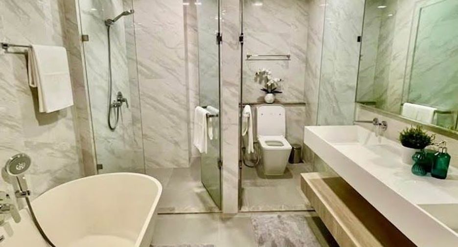 Condo en alquiler de 3 habitaciones en Watthana, Bangkok