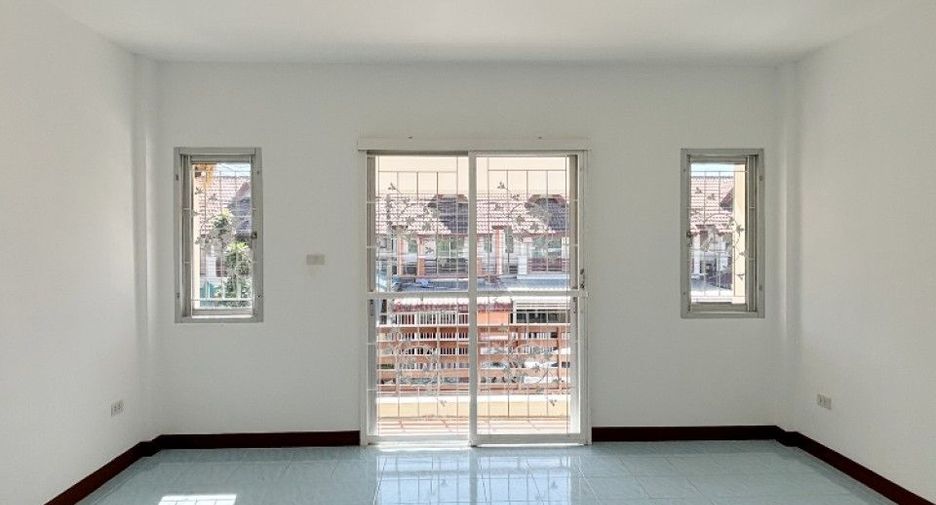 À vendre 2 chambres maison de ville à Nong Chok, Bangkok