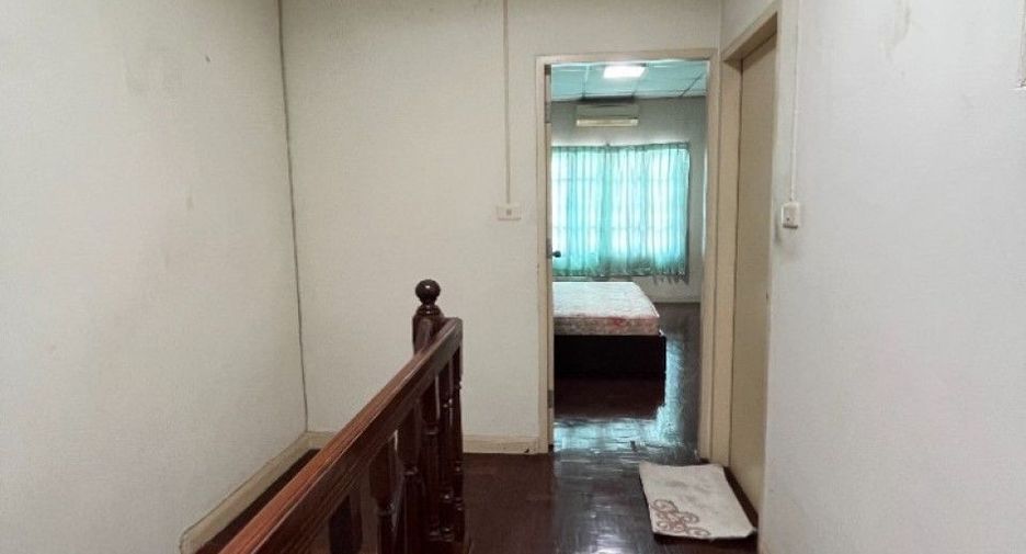 For sale 2 ベッドルーム townhouse in Saphan Sung, Bangkok