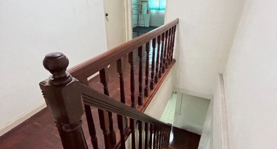 For sale 2 ベッドルーム townhouse in Saphan Sung, Bangkok