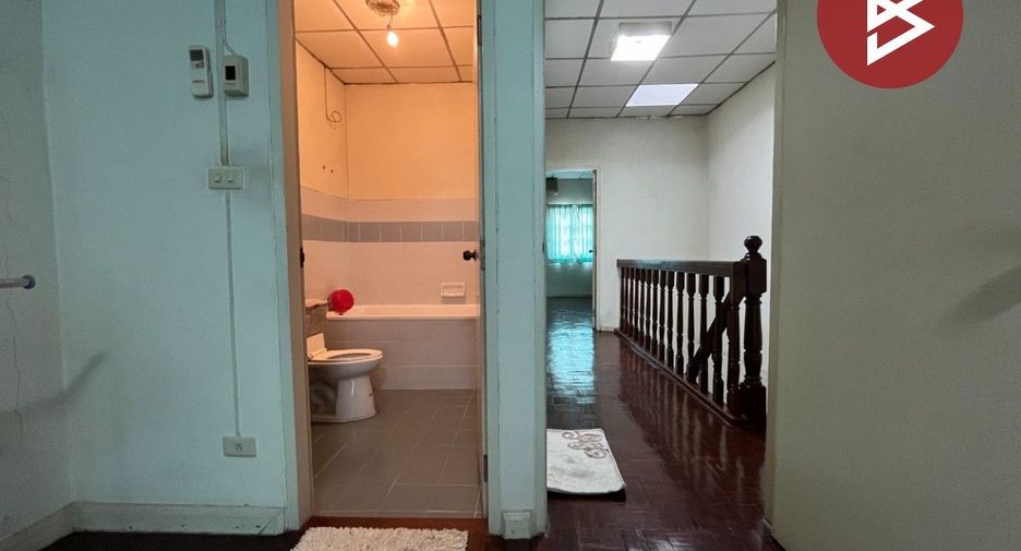 For sale 2 ベッドルーム townhouse in Saphan Sung, Bangkok