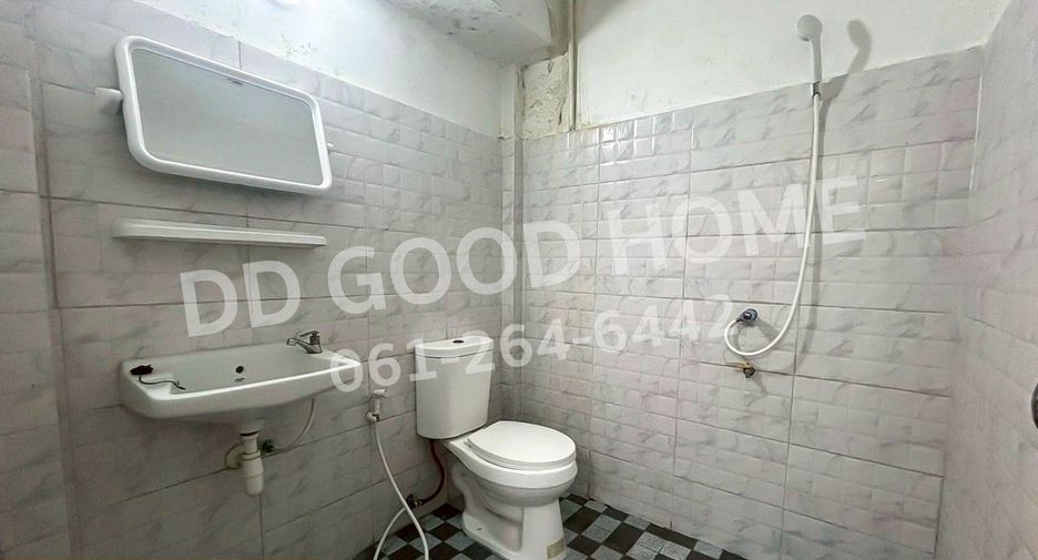 Reihenhaus zur Miete und zum Kauf mit 2 Zimmer in Thanyaburi, Pathum Thani