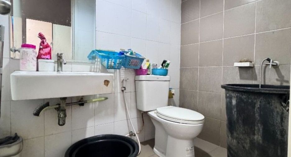 For sale 3 bedrooms townhouse in Khlong Luang, Pathum Thani