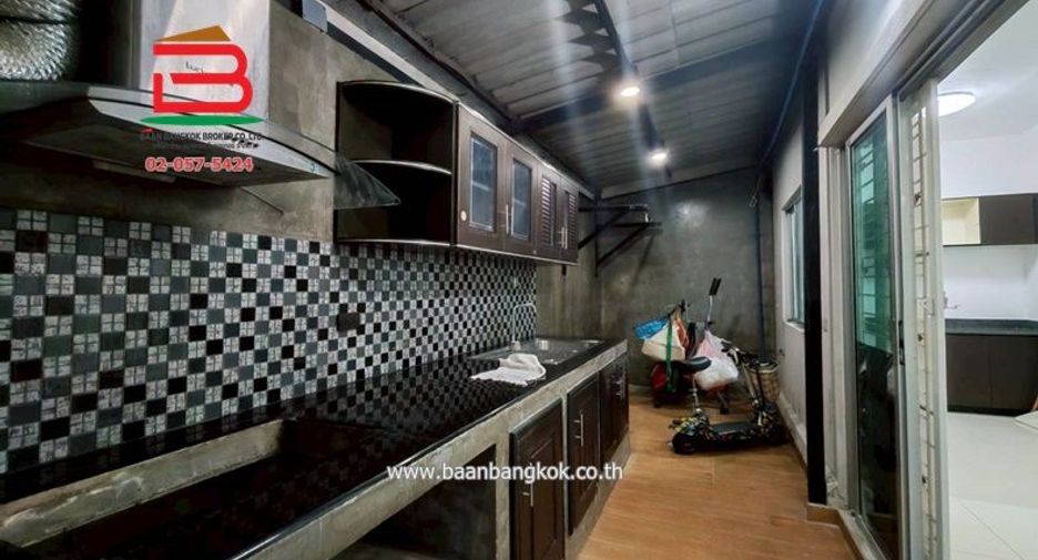 For sale 3 bedrooms townhouse in Don Mueang, Bangkok