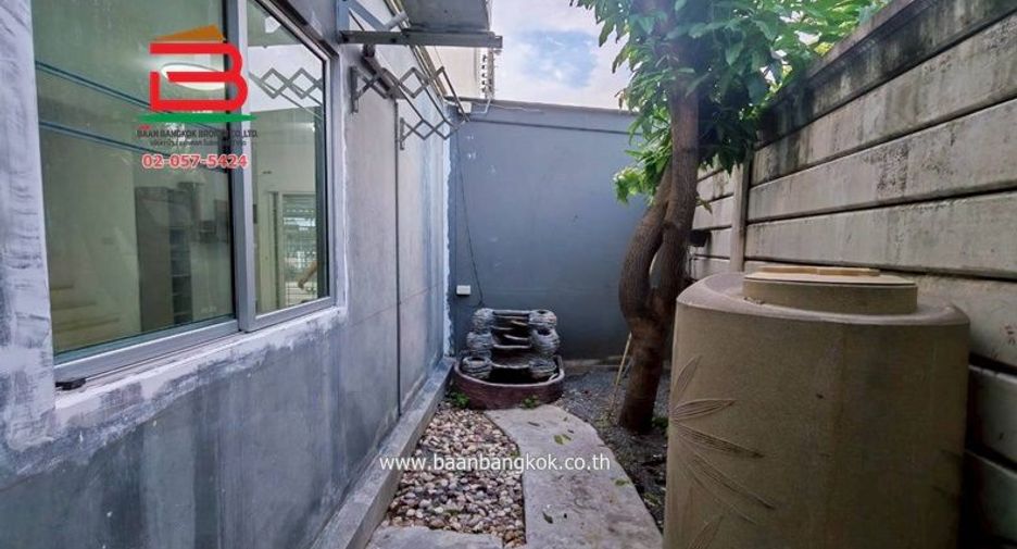 For sale 3 bedrooms townhouse in Don Mueang, Bangkok