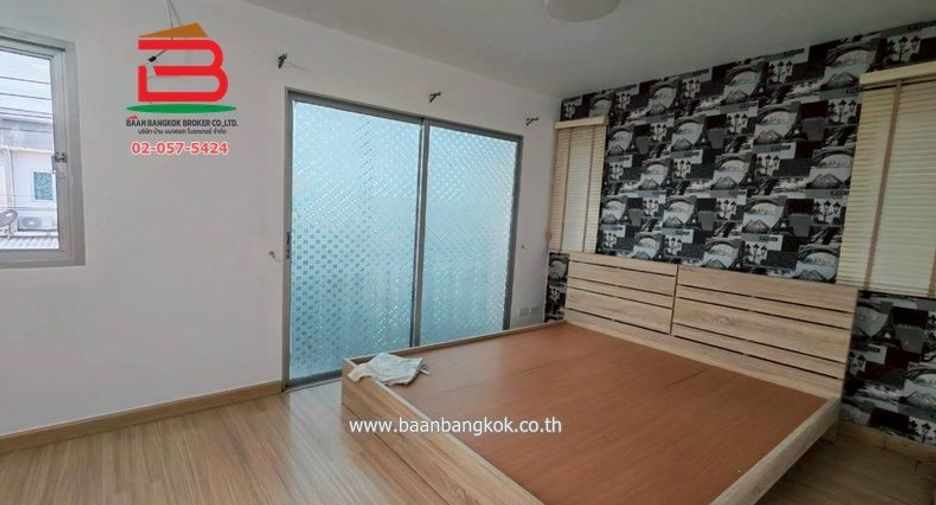 For sale 3 bedrooms townhouse in Don Mueang, Bangkok
