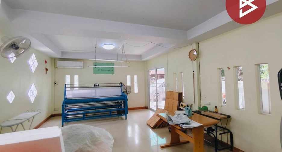 Haus zum Kauf mit 4 Zimmer in Sam Phran, Nakhon Pathom