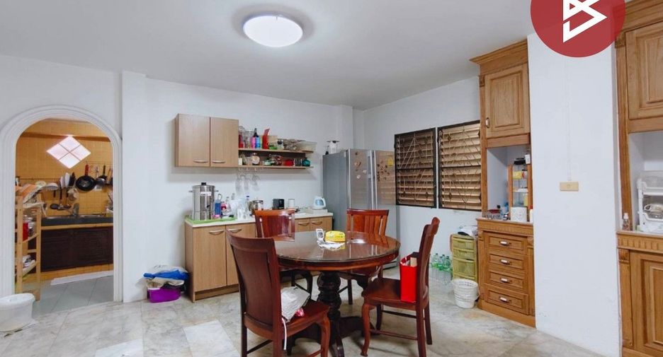 Haus zum Kauf mit 4 Zimmer in Sam Phran, Nakhon Pathom