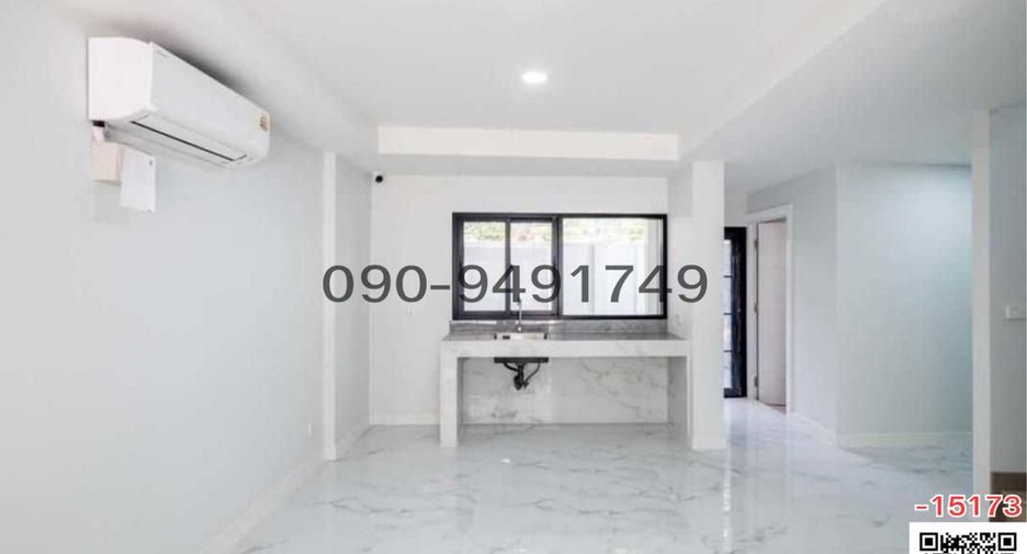 For rent 4 bedrooms townhouse in Suan Luang, Bangkok