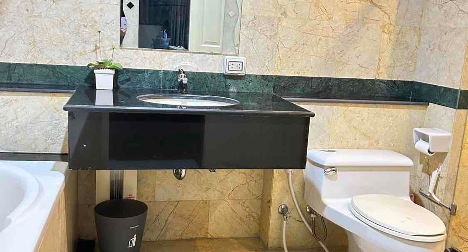 For sale 2 bedrooms condo in Sathon, Bangkok