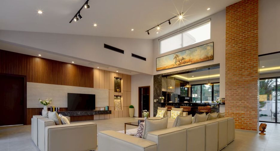 For sale 5 bedrooms villa in Mueang Chiang Mai, Chiang Mai