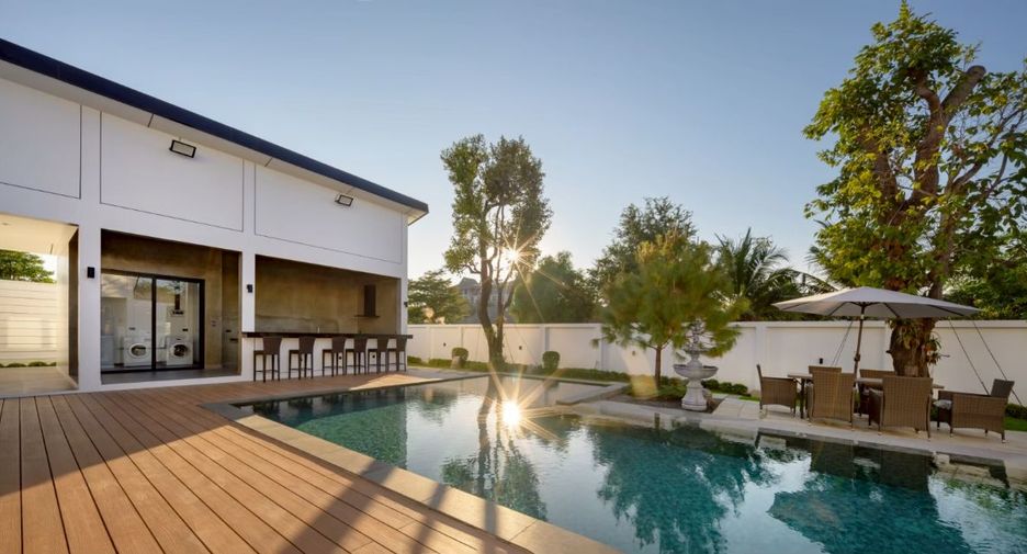 For sale 5 bedrooms villa in Mueang Chiang Mai, Chiang Mai