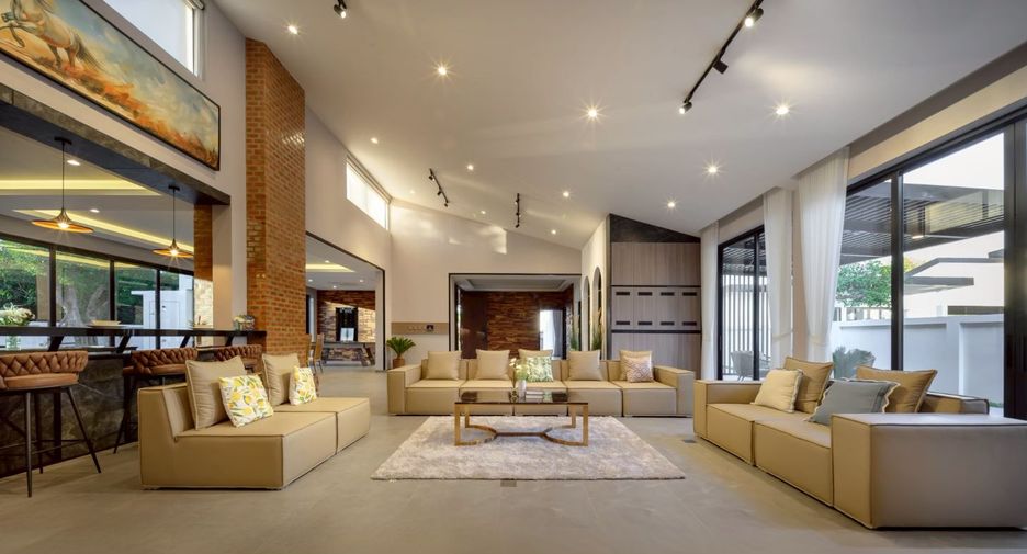 For sale 5 bedrooms villa in Mueang Chiang Mai, Chiang Mai