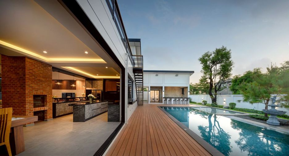 For sale 5 bedrooms villa in Mueang Chiang Mai, Chiang Mai