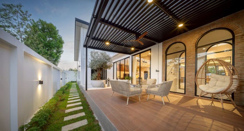 For sale 5 bedrooms villa in Mueang Chiang Mai, Chiang Mai