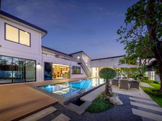 For sale 5 bedrooms villa in Mueang Chiang Mai, Chiang Mai