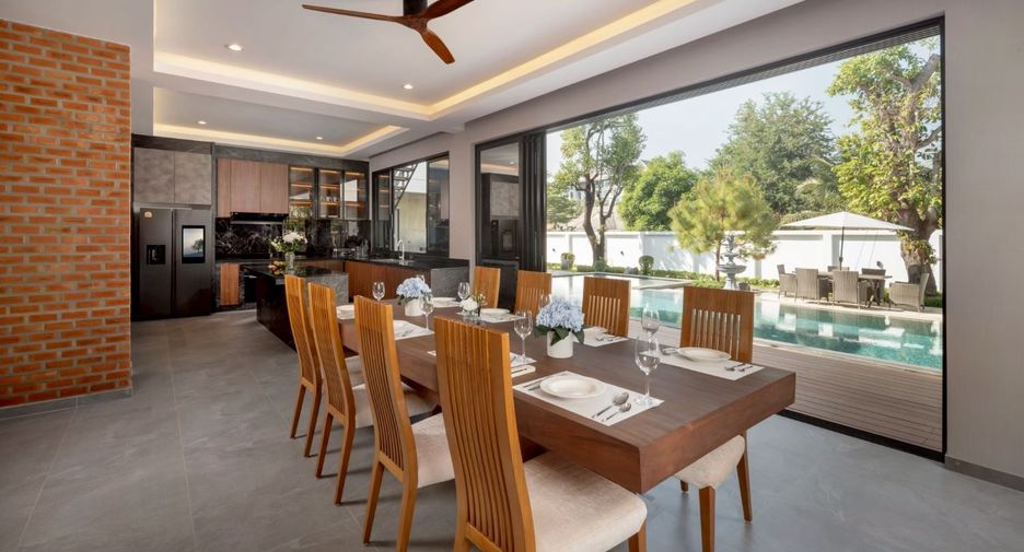 For sale 5 bedrooms villa in Mueang Chiang Mai, Chiang Mai