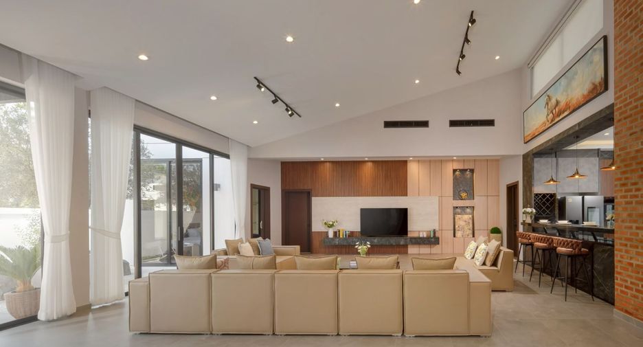 For sale 5 bedrooms villa in Mueang Chiang Mai, Chiang Mai