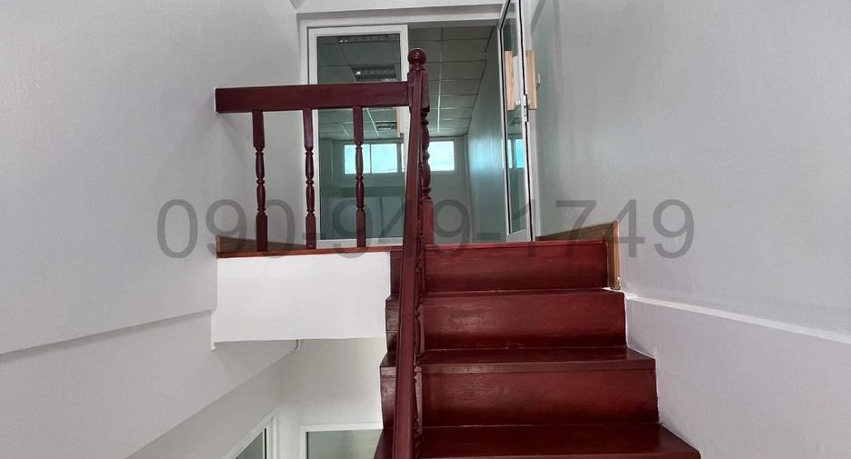 For rent 3 bedrooms retail Space in Wang Thonglang, Bangkok
