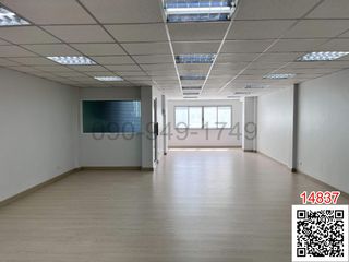 For rent 3 bedrooms retail Space in Wang Thonglang, Bangkok