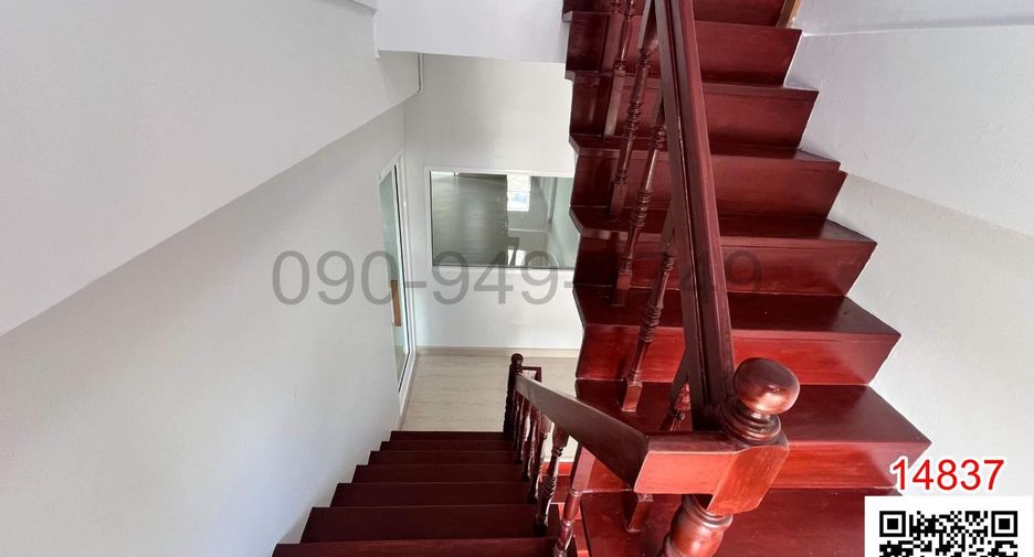 For rent 3 bedrooms retail Space in Wang Thonglang, Bangkok