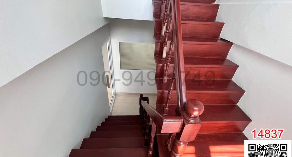 For rent 3 bedrooms retail Space in Wang Thonglang, Bangkok