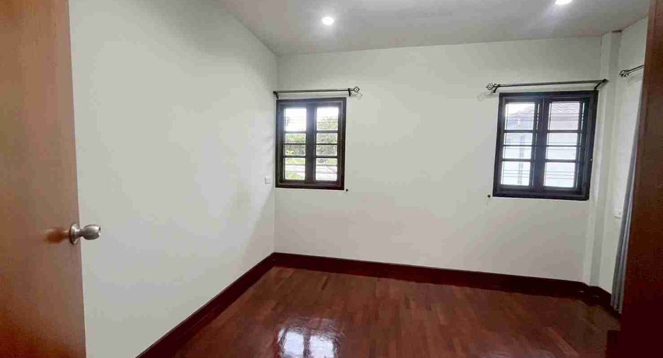 For sale 5 bedrooms house in Saphan Sung, Bangkok