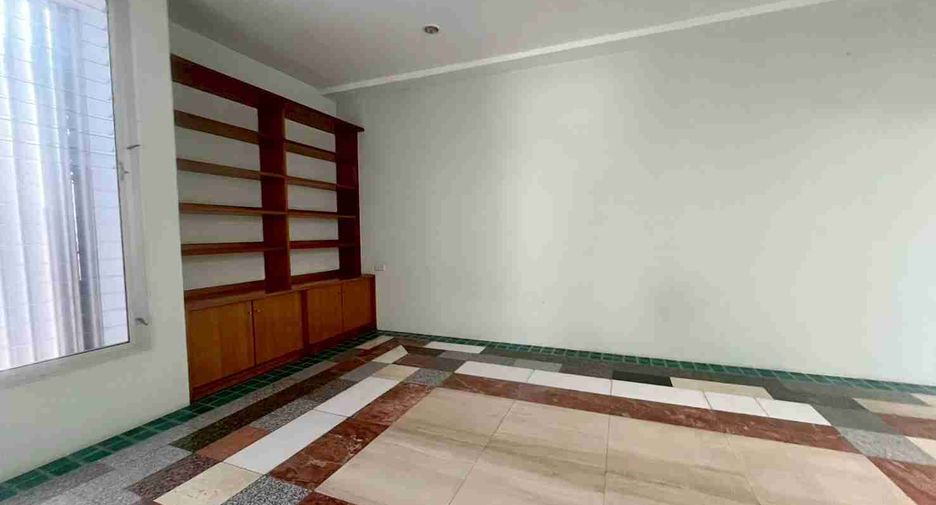 For sale 5 bedrooms house in Saphan Sung, Bangkok