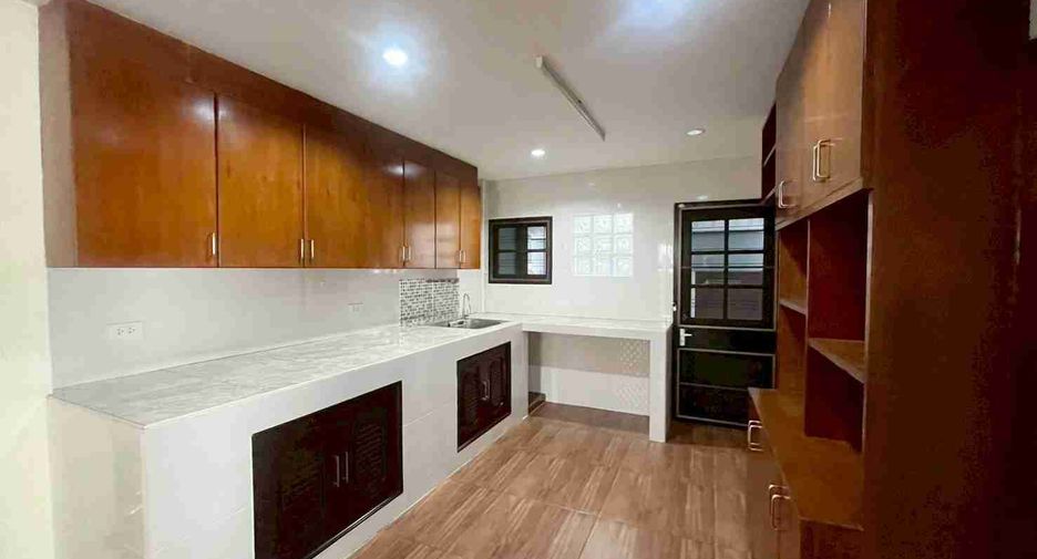For sale 5 bedrooms house in Saphan Sung, Bangkok