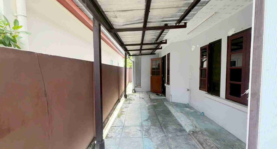For sale 5 bedrooms house in Saphan Sung, Bangkok