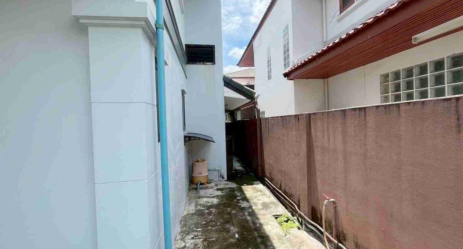 For sale 5 bedrooms house in Saphan Sung, Bangkok
