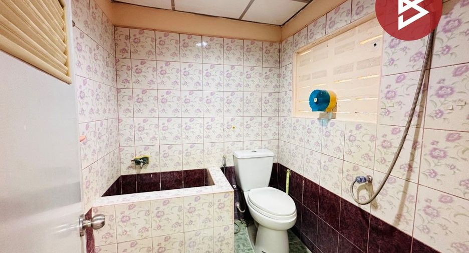For sale 2 bedrooms townhouse in Mueang Nakhon Pathom, Nakhon Pathom