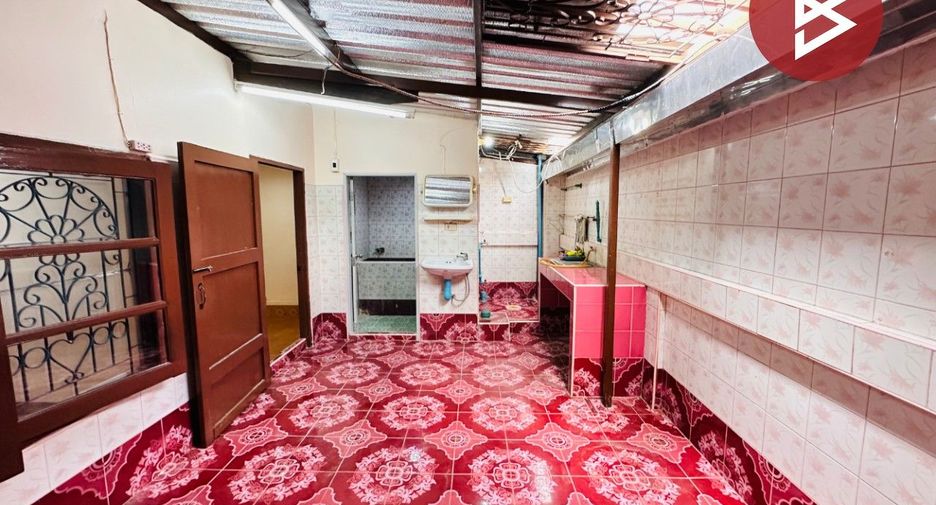 For sale 2 bedrooms townhouse in Mueang Nakhon Pathom, Nakhon Pathom