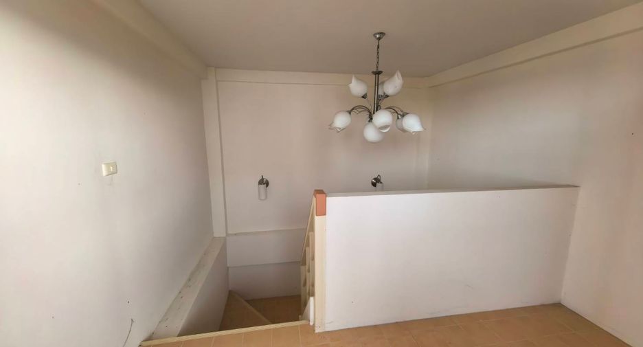 Casa adosada en venta de 7 habitaciones en Ban Chang, Rayong