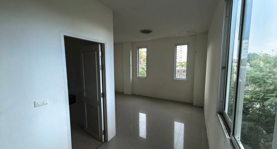 Casa adosada en venta de 7 habitaciones en Ban Chang, Rayong