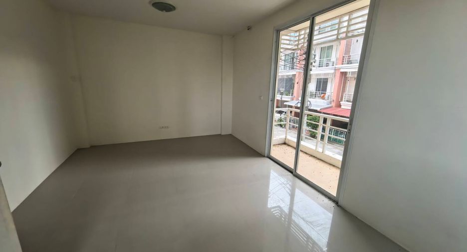 Casa adosada en venta de 7 habitaciones en Ban Chang, Rayong