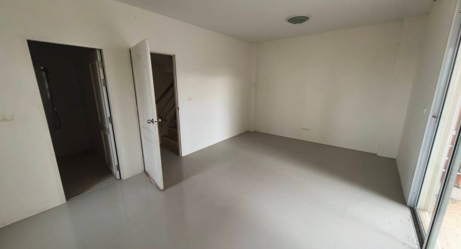 Casa adosada en venta de 7 habitaciones en Ban Chang, Rayong