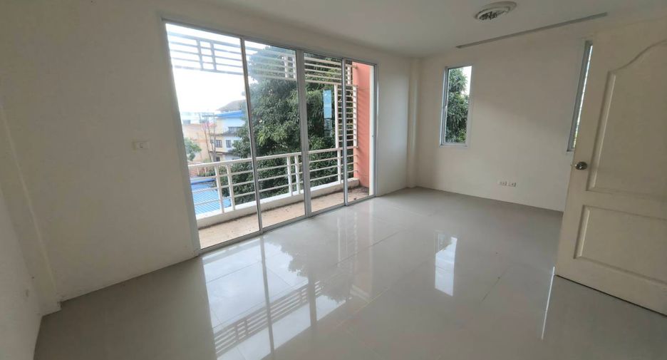 Casa adosada en venta de 7 habitaciones en Ban Chang, Rayong