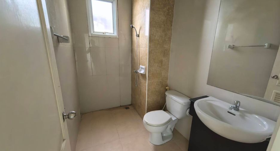 Casa adosada en venta de 7 habitaciones en Ban Chang, Rayong