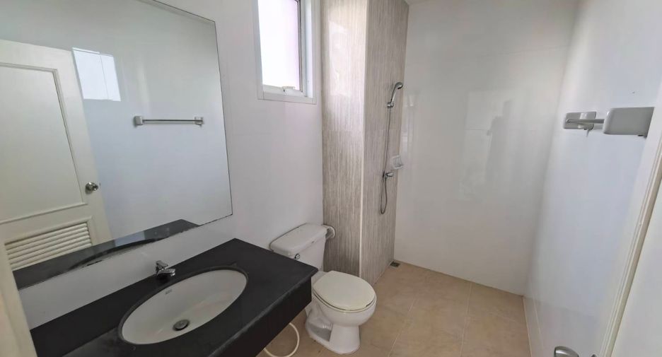 Casa adosada en venta de 7 habitaciones en Ban Chang, Rayong