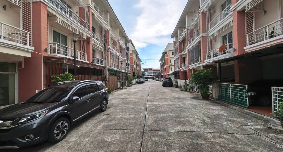 Casa adosada en venta de 7 habitaciones en Ban Chang, Rayong