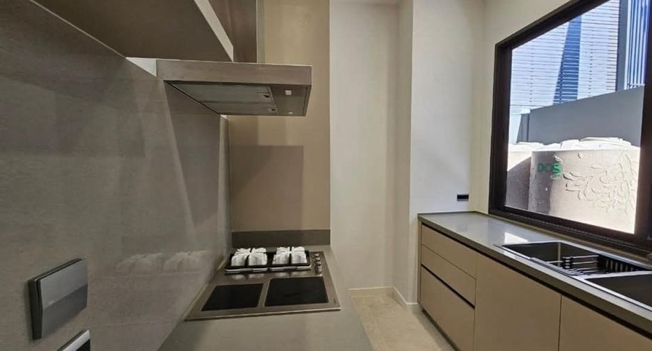 For rent 4 bedrooms condo in Wang Thonglang, Bangkok