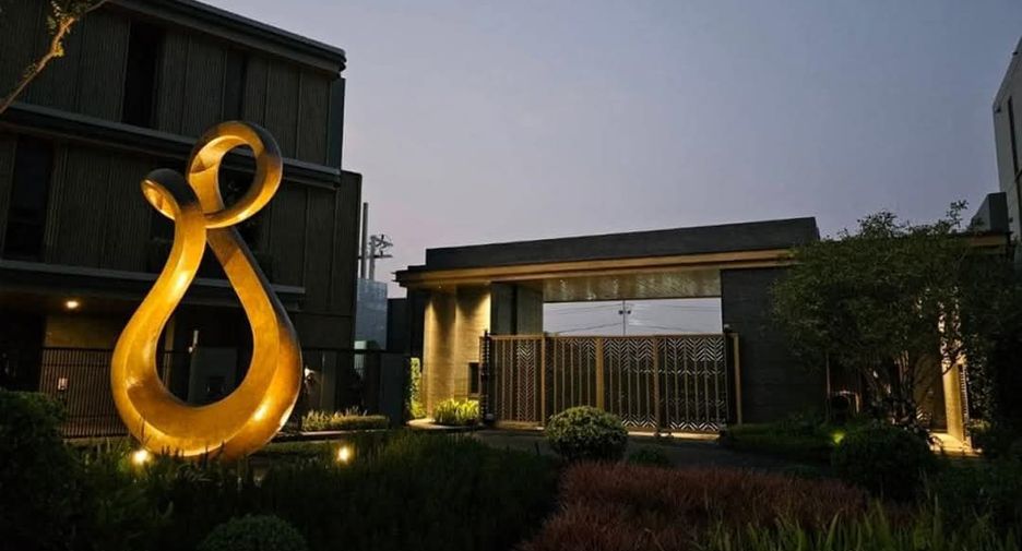 For rent 4 bedrooms condo in Wang Thonglang, Bangkok