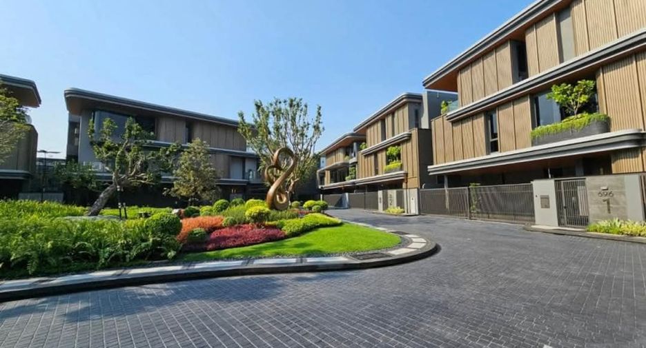 For rent 4 bedrooms condo in Wang Thonglang, Bangkok