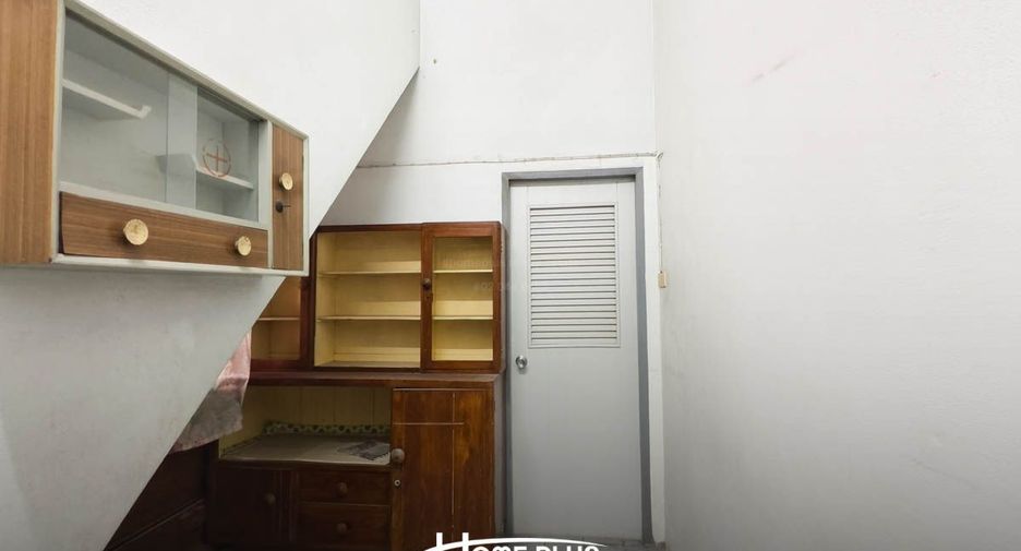 Reihenhaus zum Kauf mit 6 Zimmer in Wang Thonglang, Bangkok