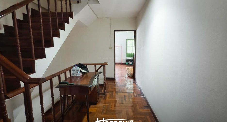 Reihenhaus zum Kauf mit 6 Zimmer in Wang Thonglang, Bangkok