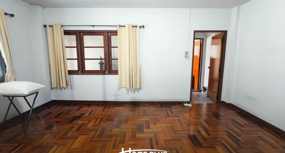 Reihenhaus zum Kauf mit 6 Zimmer in Wang Thonglang, Bangkok